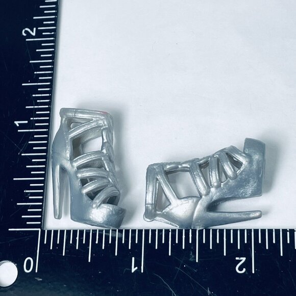 Mattel Barbie Doll Shoes FASHIONISTAS Silver High Heel Gummy Fashion Perk Toe - Picture 6 of 8
